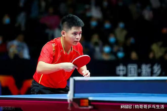 他以严格的 他以严格的